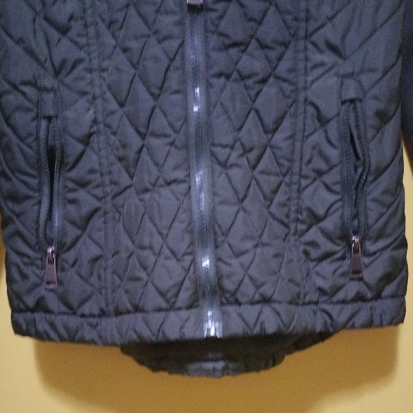 Sebby Green Puffer Jacket with Quilted Design and Hood - Picture 5 of 7